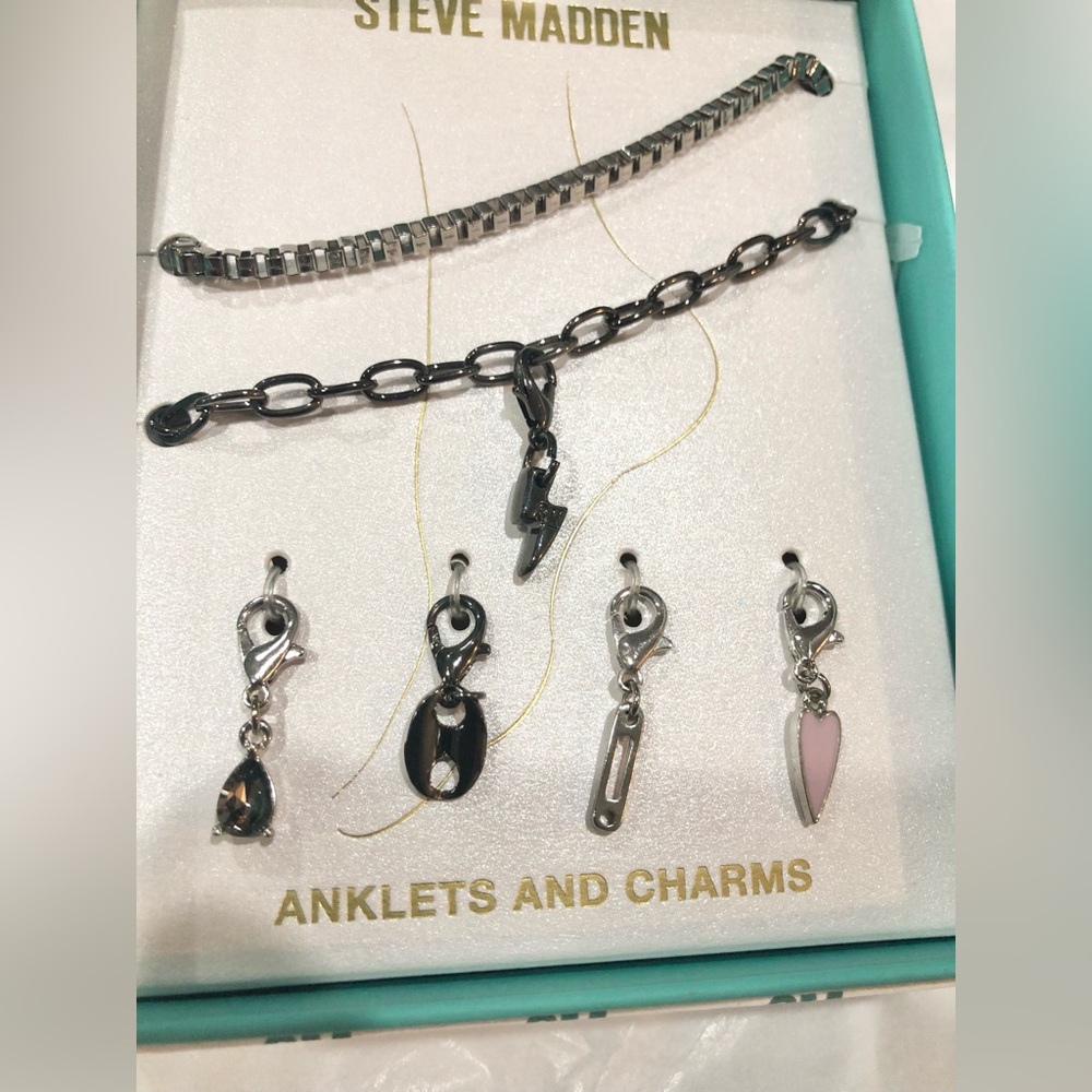 Steve Madden 7piece silver and black anklet and‎ charm jewelry set new in box
